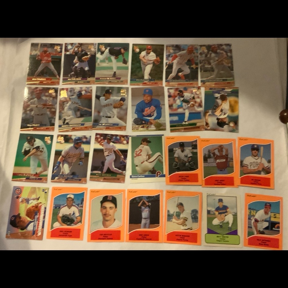 Bundle of Baseball Cards Lot 389